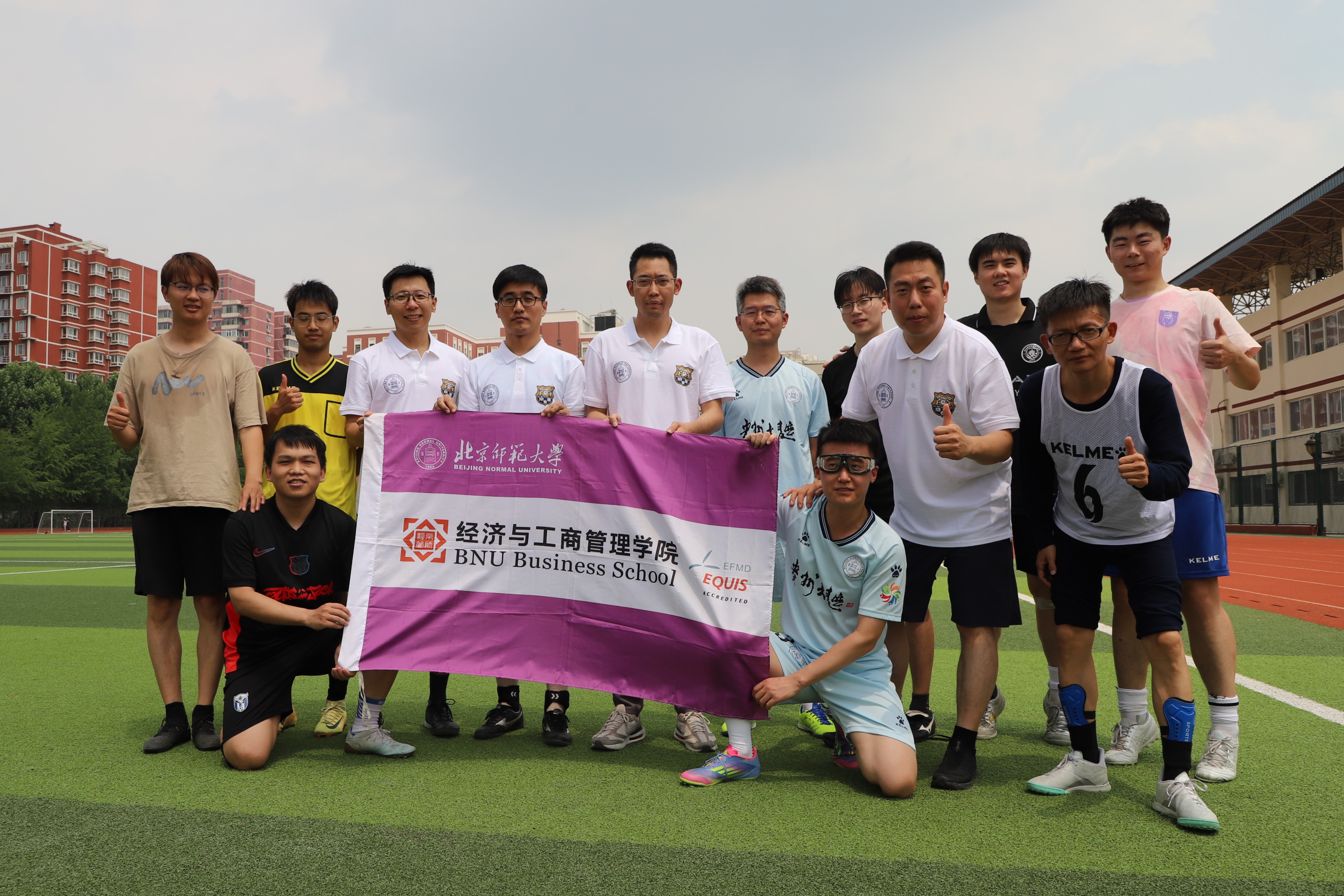 2.研究生足球队-1.jpg
