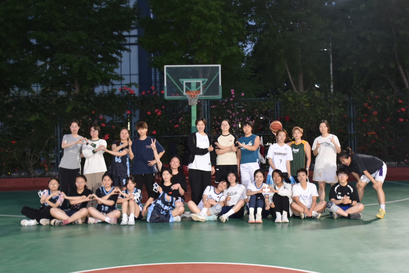 4.本科生女篮队-1.JPG